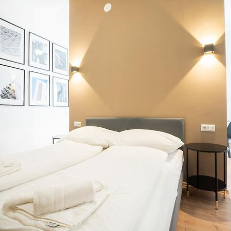 Modern 1-Bedroom Apartment Next To Praterstern Viena Exterior foto