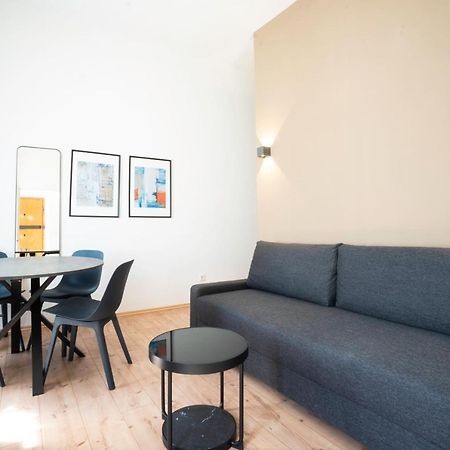 Modern 1-Bedroom Apartment Next To Praterstern Viena Exterior foto