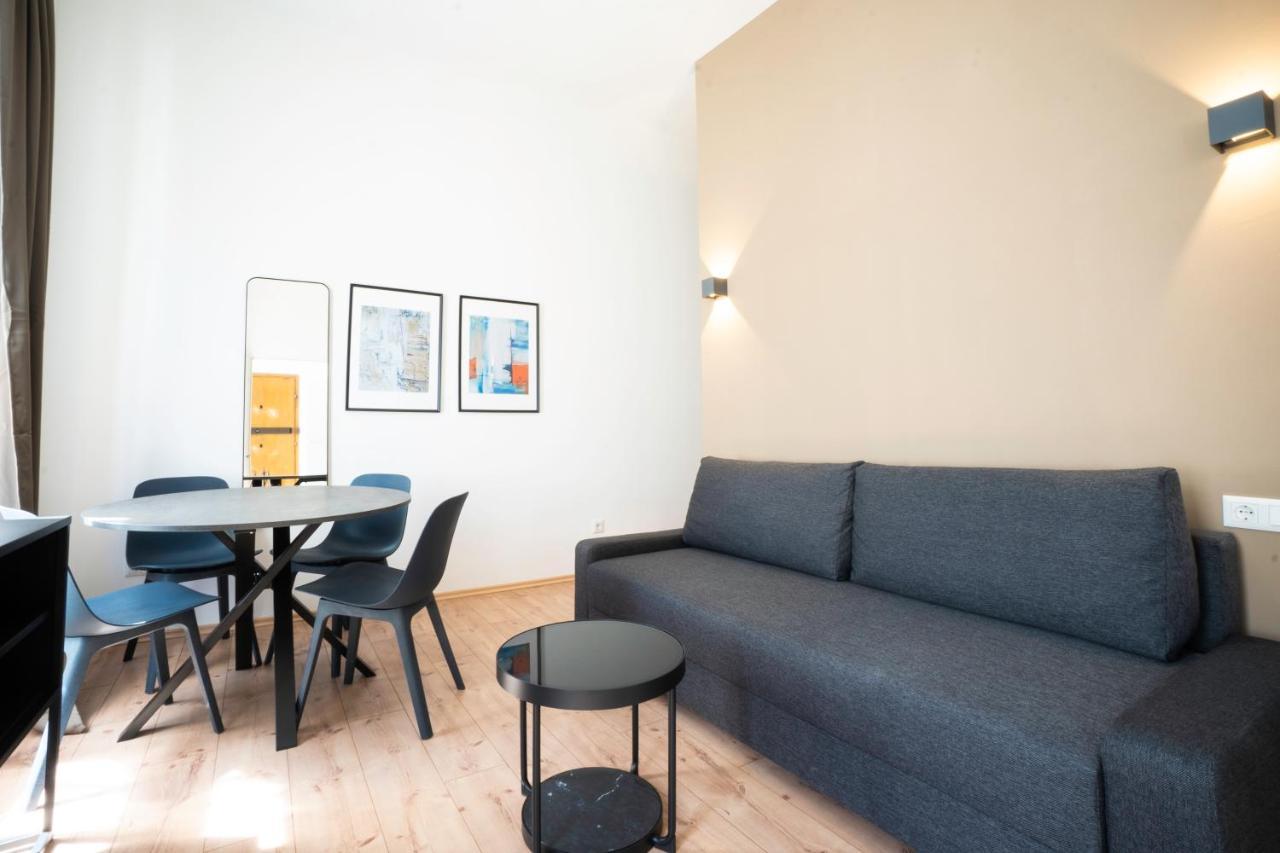 Modern 1-Bedroom Apartment Next To Praterstern Viena Exterior foto