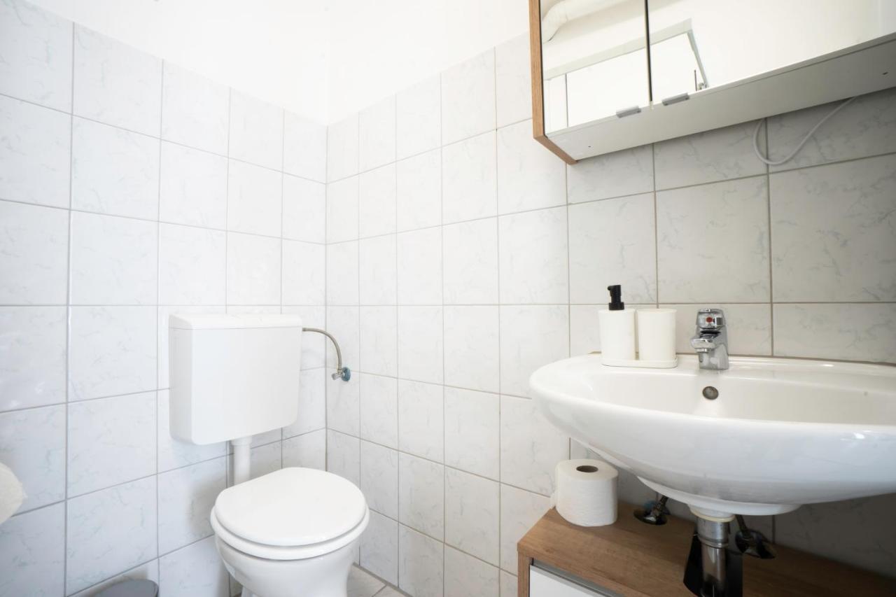 Modern 1-Bedroom Apartment Next To Praterstern Viena Exterior foto