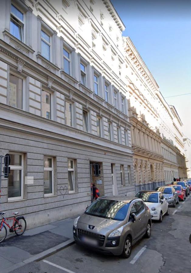 Modern 1-Bedroom Apartment Next To Praterstern Viena Exterior foto